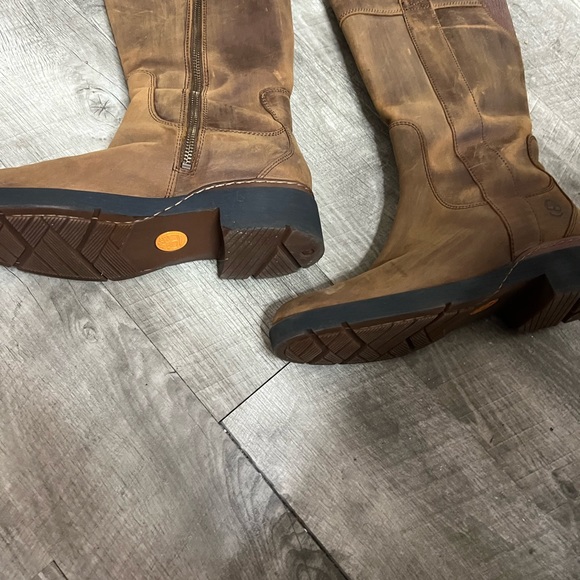 Timberland woman’s size 10 brown leather tall boot with ortholite sole - Picture 3 of 9